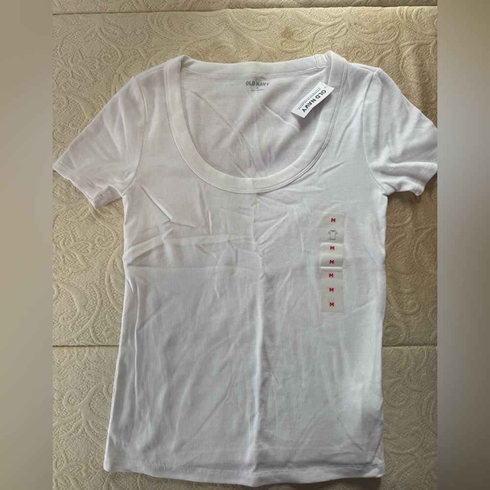 Old Navy White Scoop Neck Short Sleeve Tee